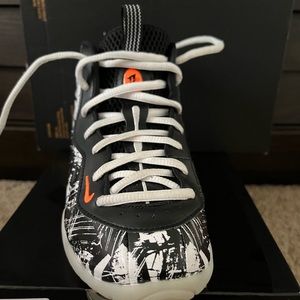 Nike Little Posite One (PS) size 1Y Black/ Total Orange-White  Wore only once